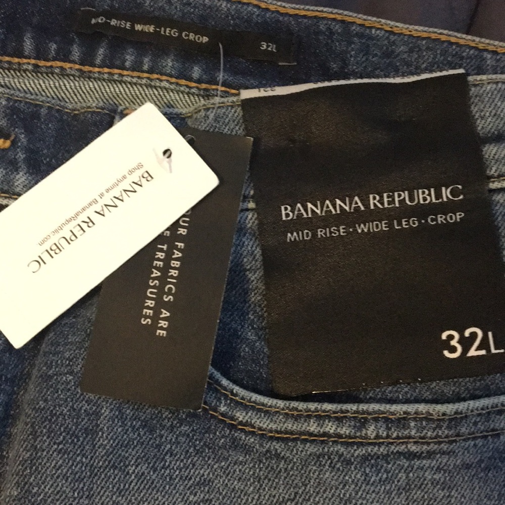 Banana republic: mid rise • wide leg •crop